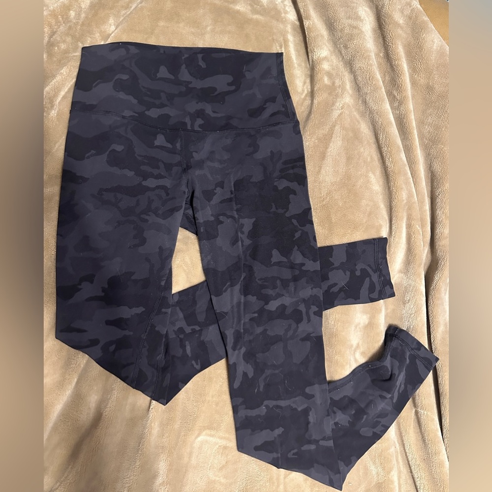 LULU LEMON size 4 25” camo leggings